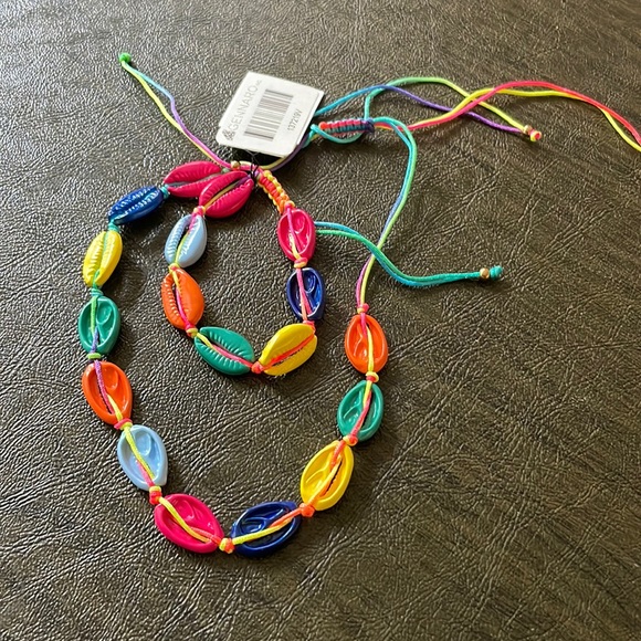 3/$35 SALE NWT Faux Seashells Necklace & Bracelet Set - Picture 1 of 4